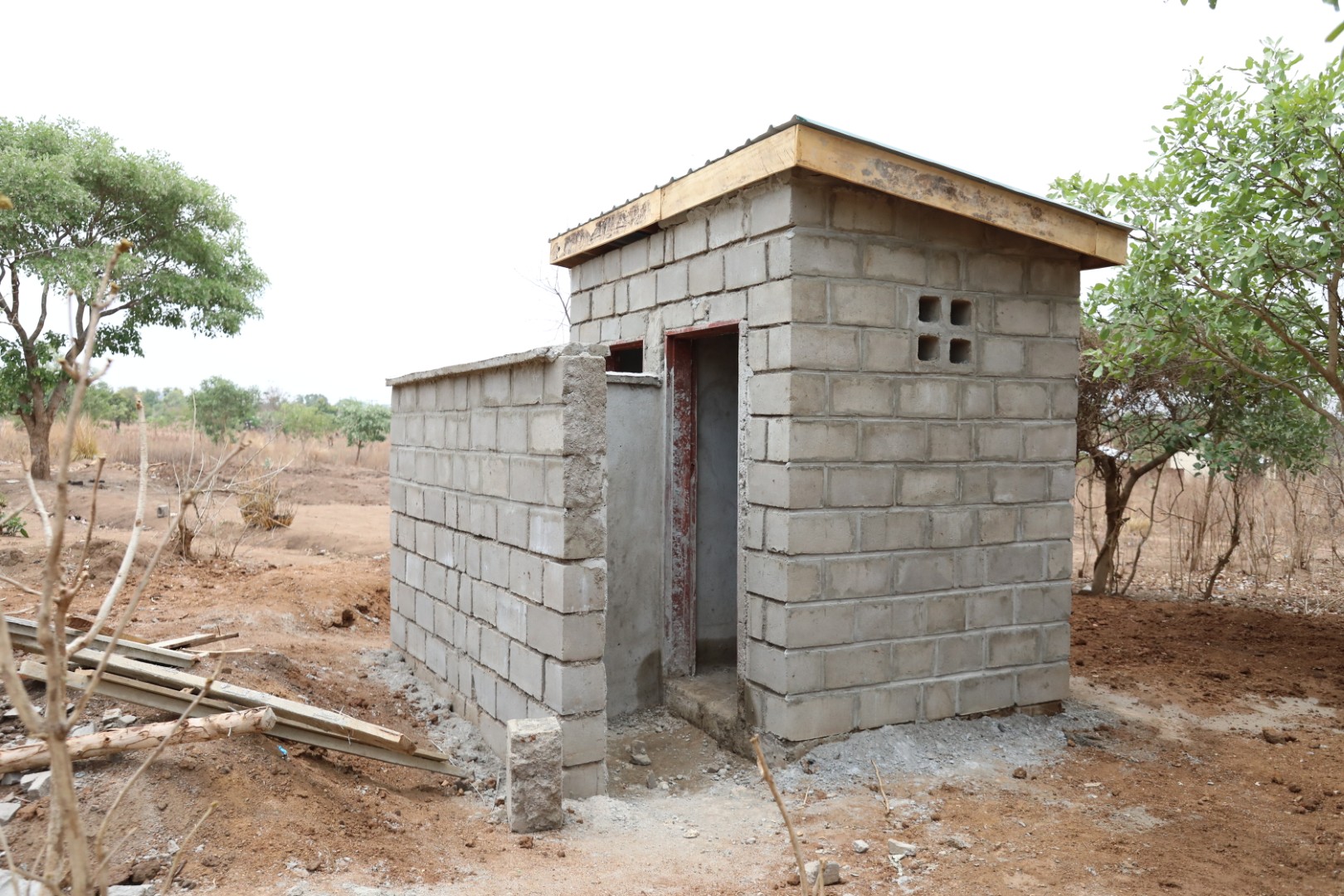 Toilets-at-the-new-Utale-EPA