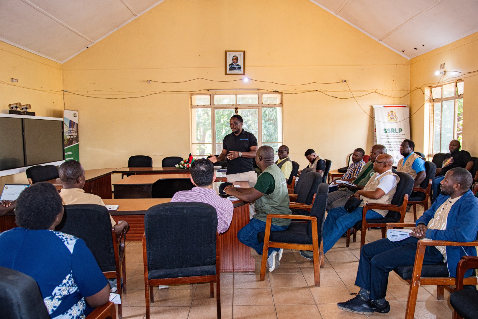 World-Banks-Senior-Disaster-Risk-Management-Specialist-Kondwani-Chirembo-speaking-during-at-briefing-session-at-the-Lilongwe-District-Council-Offices